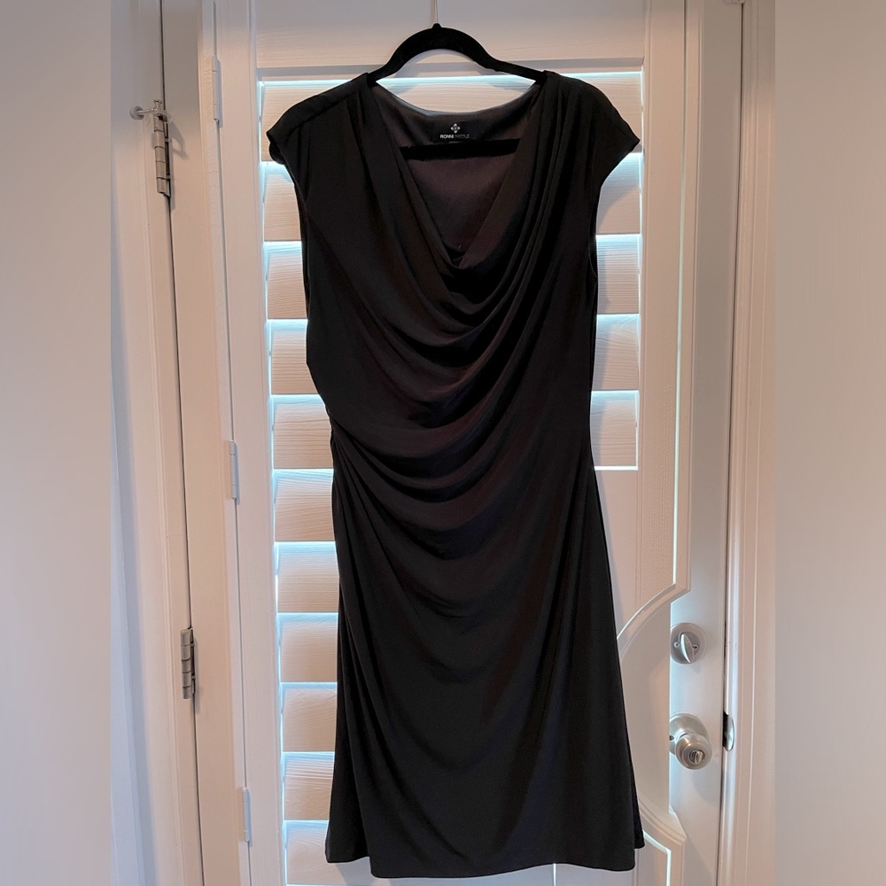 Cap sleeved black dress w ruched front